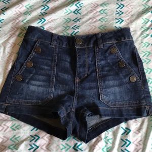 Buttoned Short Shorts! 💕